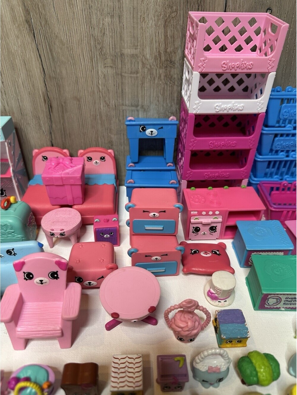 Huge Shopkins Mixed Lot 361 Pieces 250+ Figures Happy Places Shopville Furniture - Picture 5 of 9